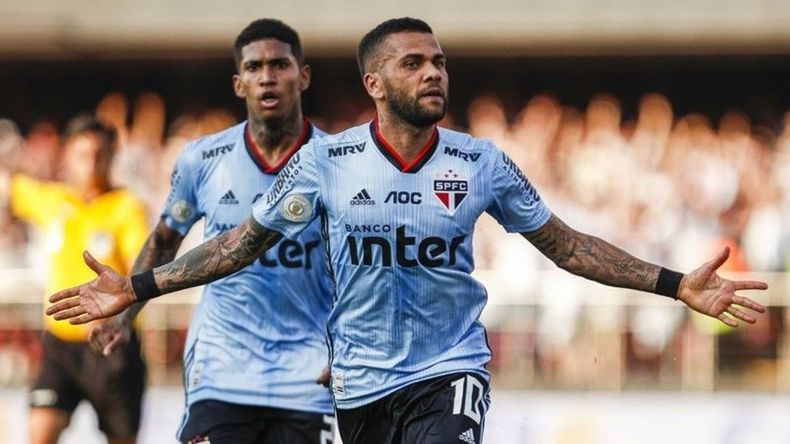 Aseguran que Dani Alves podría jugar en Estudiantes.&nbsp;