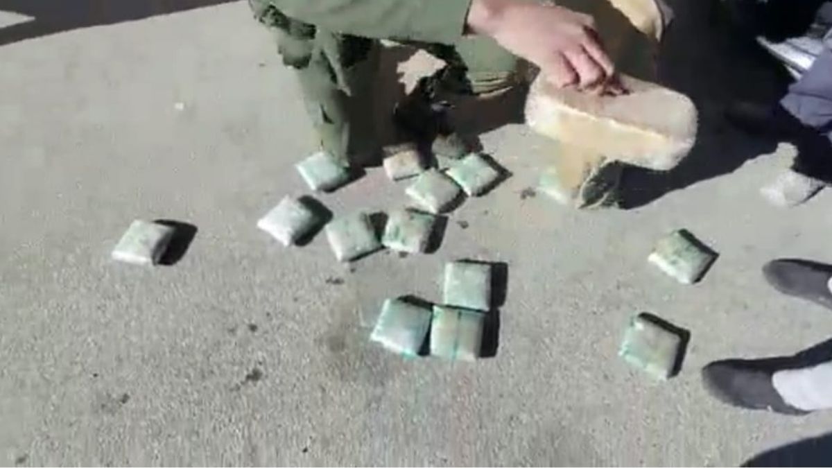 Detenidos por transportar droga y hojas de coca en un auto