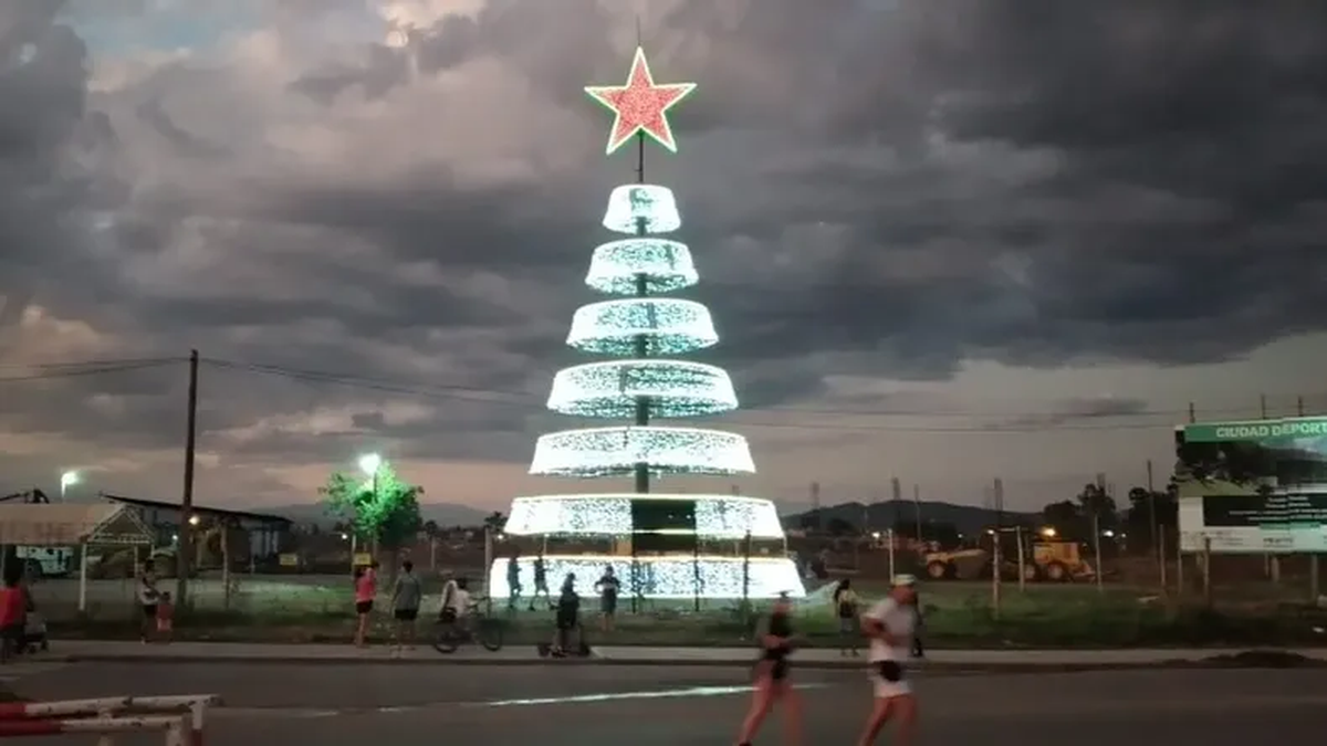 Mañana encenderán el árbol de Navidad en Alto Comedero Mañana encenderán el árbol de Navidad en Alto Comedero