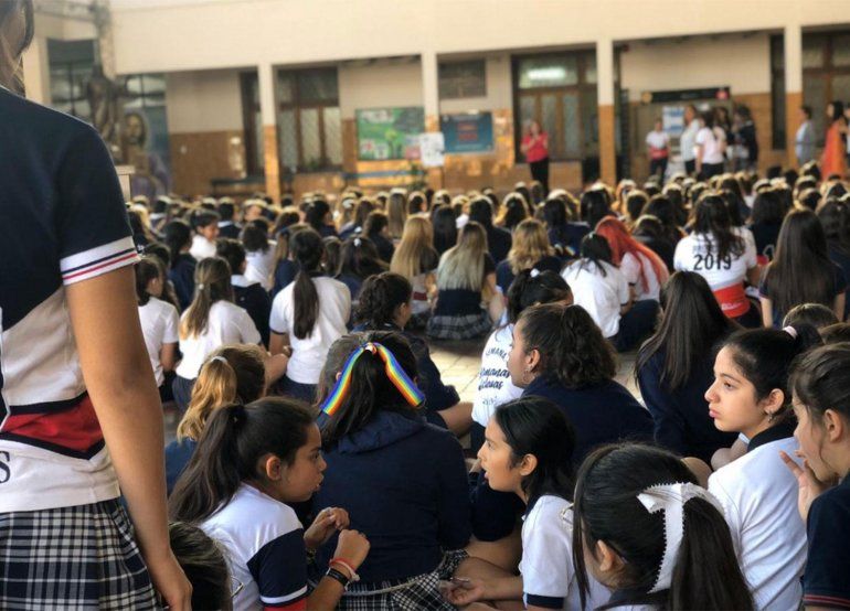 alumnas-colegio-hermanas-esclavas-denunciaron-discriminacion-parte-autoridades-822713-201937.jpg