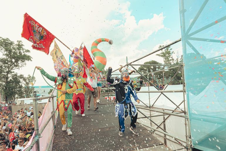 Primera jornada de Carnavalódromo con el desentierro y la llegada de los diablitos