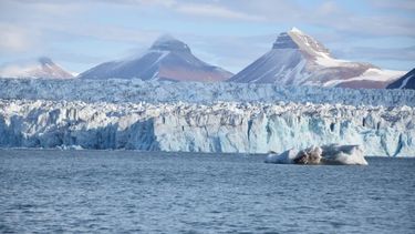 Desde 1900, la temperatura del océano ha incrementado alrededor de 2 grados, mientras que el hielo marino se ha retirado y la salinidad se ha aumentado.