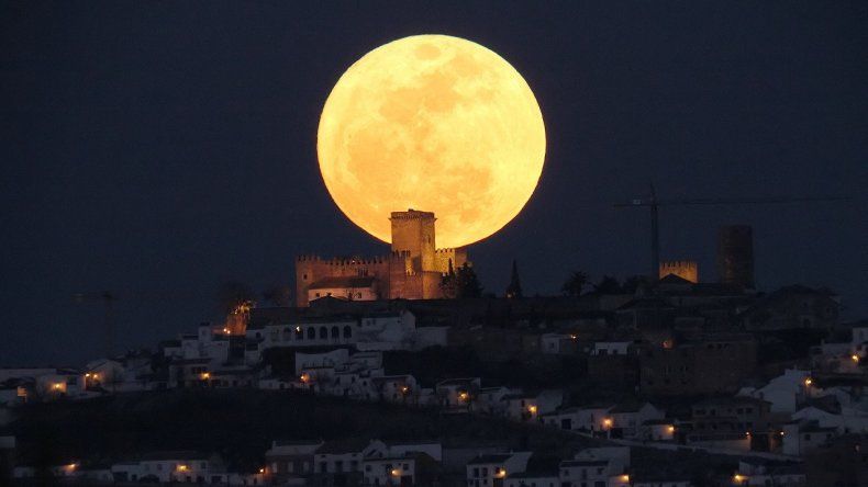Un fenómeno espectacular: superluna, luna azul y eclipse lunar coincidirán tras 152 años