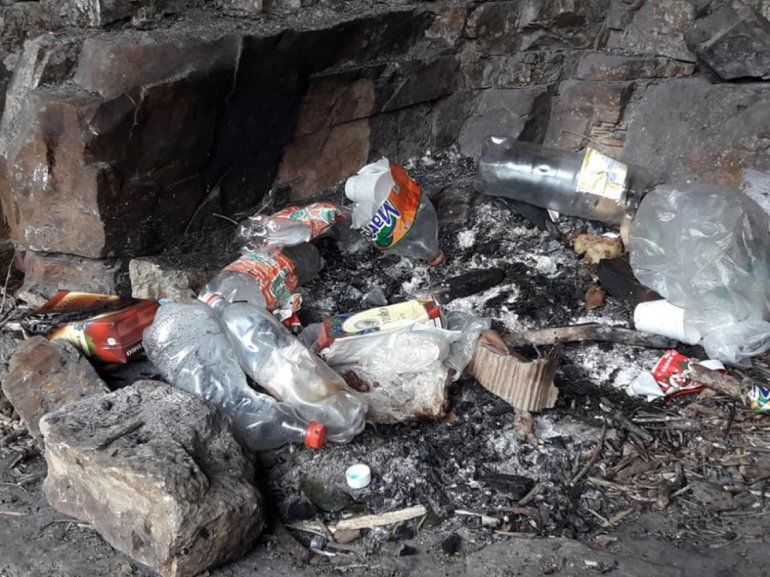 Basura en la Cascada de las Escaleras