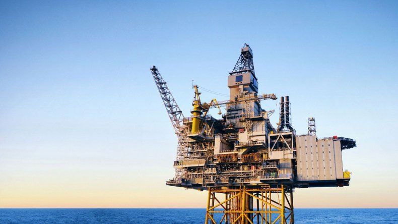Petroleras contra el congelamiento de precios: presentaron un recurso de amparo