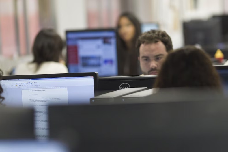 La norma dispone una reducción de las contribuciones patronales y crea un régimen de incentivo para la modernización e inversión. (Europa Press)