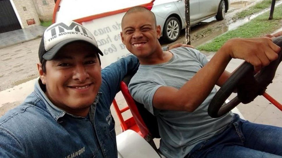 Un joven salteño le tuneó el carro a un chico con discapacidad motriz