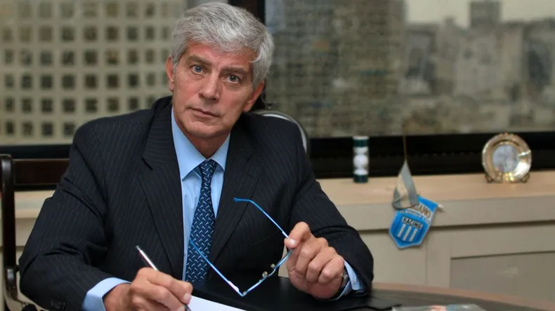 Mariano Cúneo Libarona es hincha de Racing. No sólo es hincha. También fue dirigente. En 2014, fue candidato a presidente del club pero fue derrotado por Víctor Blanco, mandatario de la institución hasta fines de 2024. Cúneo Libarona no se apartó del club tras esa derrota: fue miembro de la Comisión Directiva liderada por Blanco.