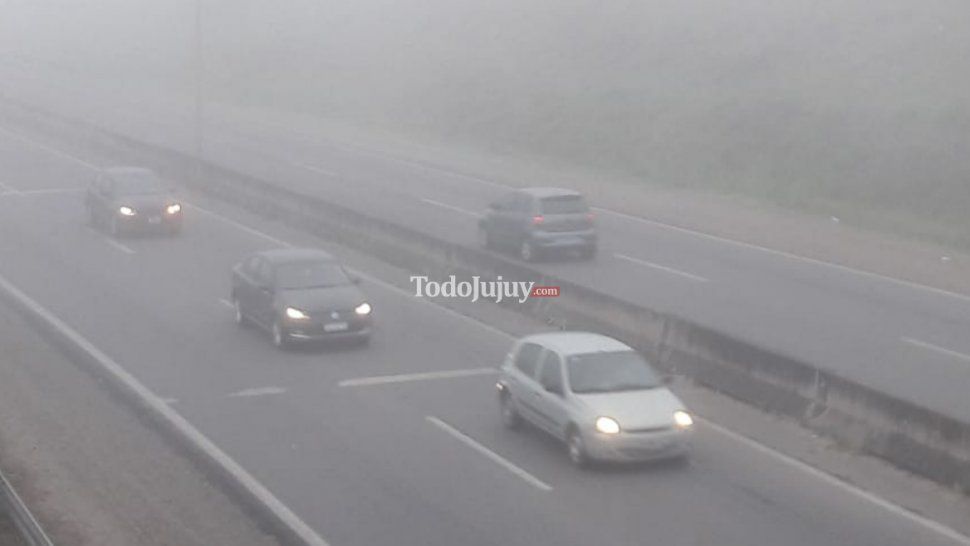 ¡No se ve nada! Transitar con precaución por la intensa neblina