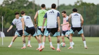 La Selección Argentina confirmó una grave lesión: un defensor se pierde el Mundial 2026 La Selección Argentina confirmó una grave lesión: un defensor se pierde el Mundial 2026