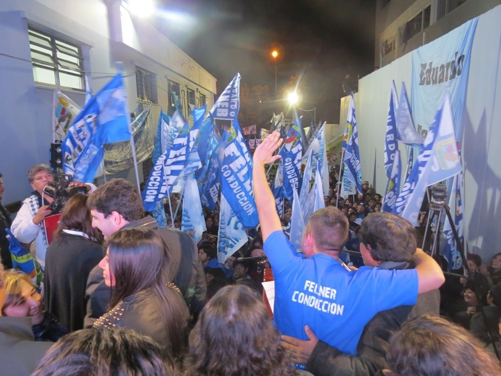 Juventud Peronista apoyando a Fellner