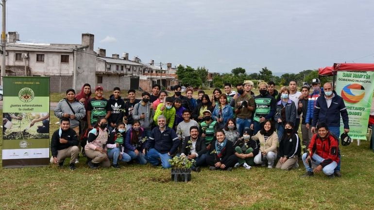 Ledesma, la Fundación ProYungas, la Municipalidad de Libertador General San Martín y la Escuela Agrotécnica N°4 plantaron 150 árboles.