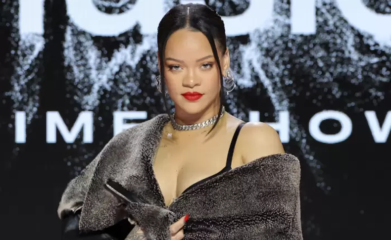 Rihanna returns to music with "Friend of Mine" For the new Smurf movie