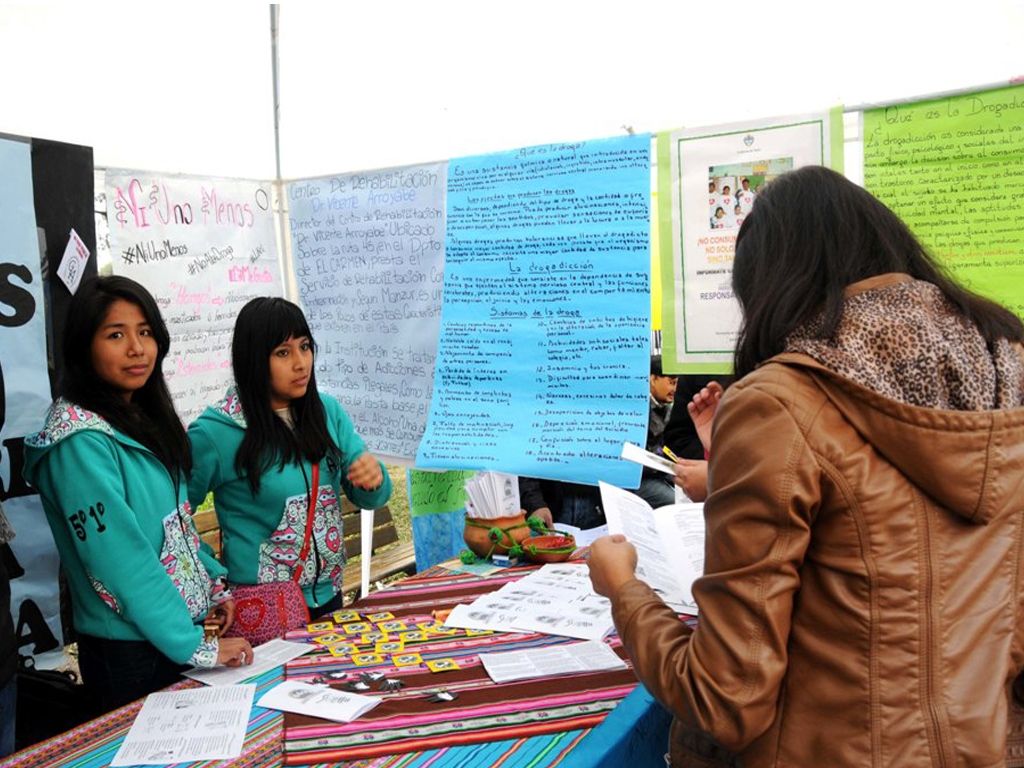 Estudiantes participando en la jornada