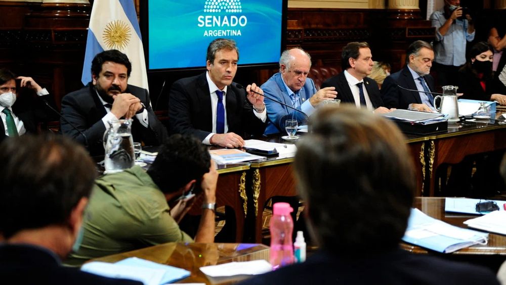 Ministro. Martín Soria (en el centro, con el micrófono), jefe de la cartera de Justicia, durante el anterior plenario sobre la reforma de la Magistratura.