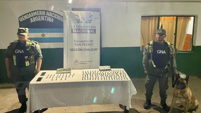 San Pedro de Jujuy: pasajeros de un remis detenidos con 188 capsulas de cocaína