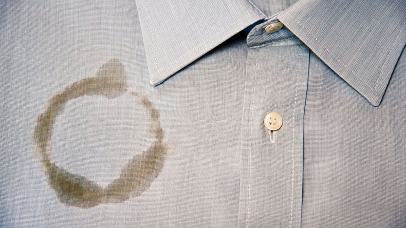 Las manchas de aceite en la ropa son difíciles pero no imposibles.