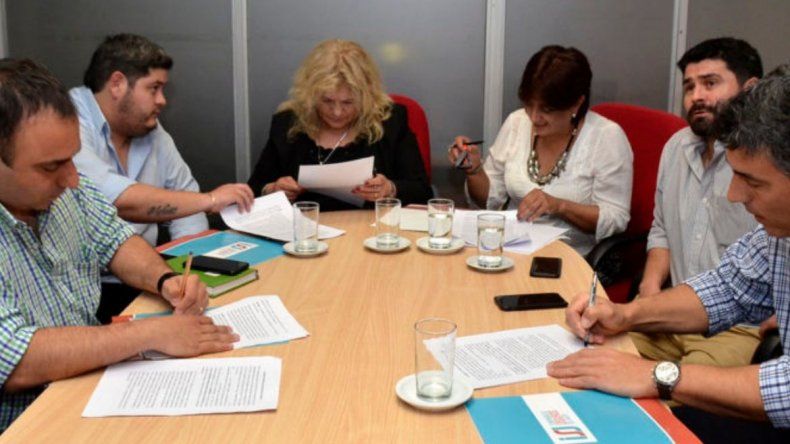 Acuerdo para implementar servicios funerarios para afiliados del ISJ