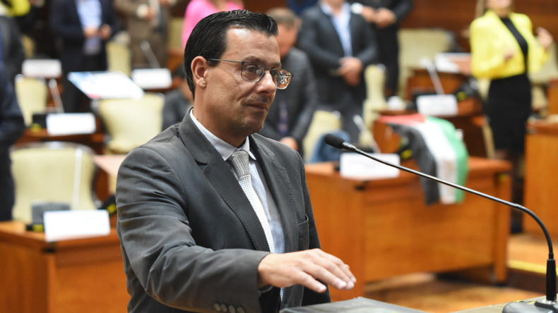 Facundo Figueroa asumió como diputado provincial