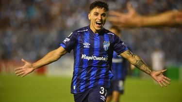 Atlético Tucumán ganó y volvió a ser único lider
