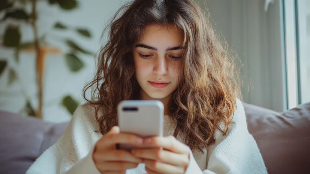 El uso prolongado de dispositivos electrónicos, como teléfonos celulares, puede afectar la salud mental y la integración social.