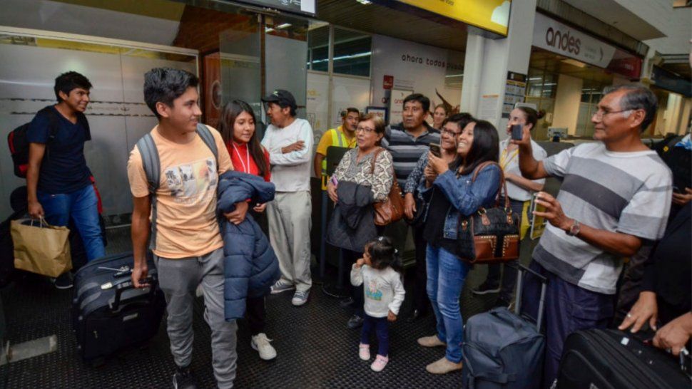 Volvieron los estudiantes becados en Francia como premio de la #FNE