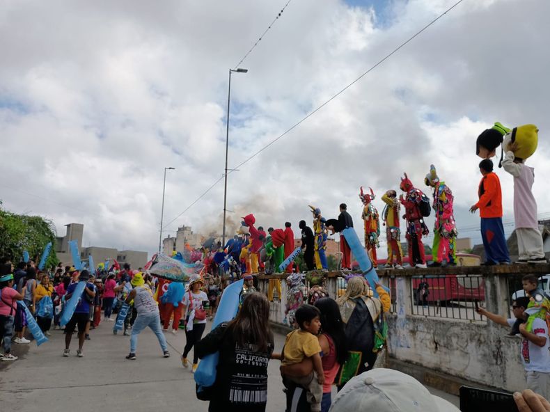 Carnaval de Flores a pleno en barrio El Chingo