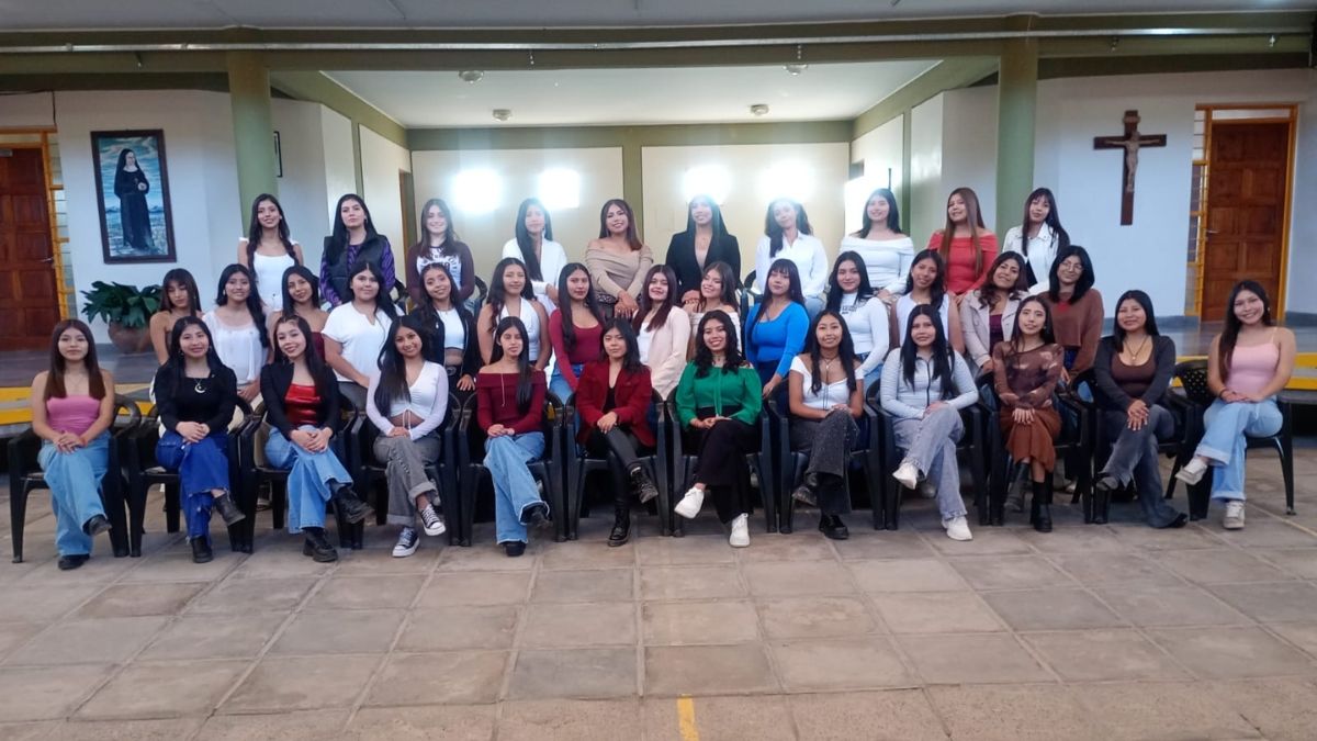 Candidatas del colegio Divino Redentor.
