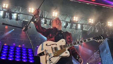40 años de clásicos: Miguel Mateos deslumbrante en el Carnaval de Los Tekis 40 años de clásicos: Miguel Mateos deslumbrante en el Carnaval de Los Tekis