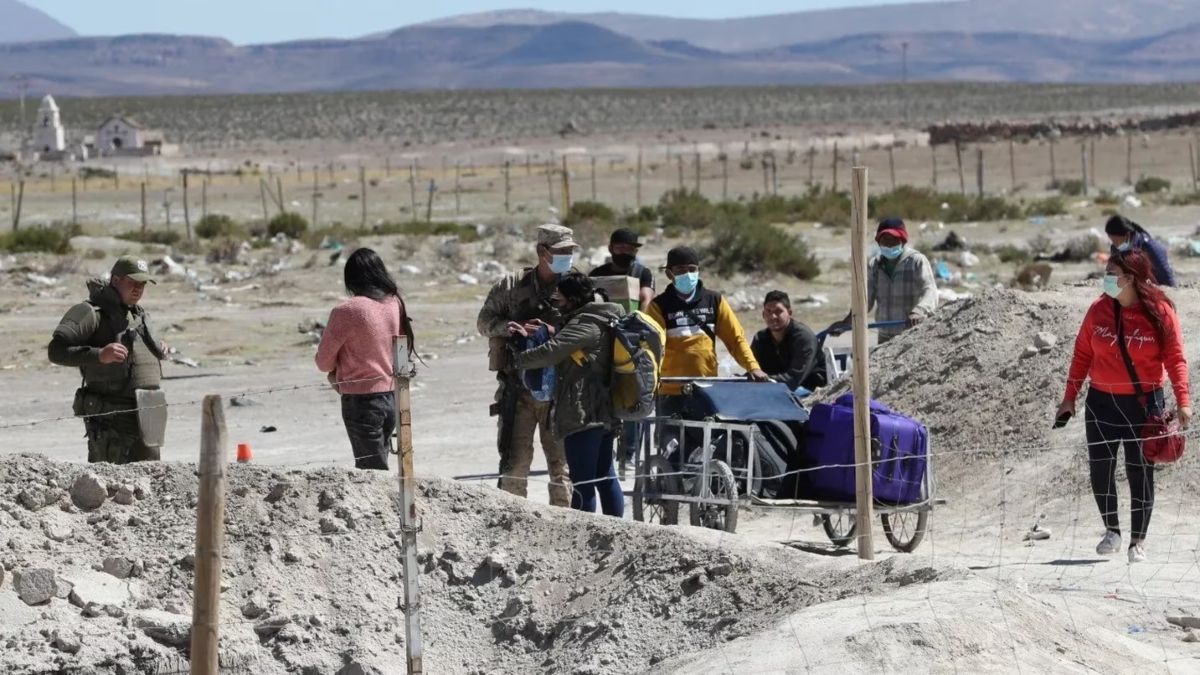 Chile militarizará desde este lunes las fronteras con Perú y Bolivia.