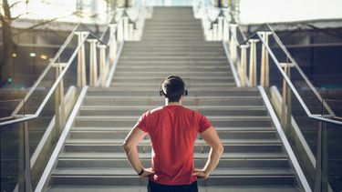 Subir escaleras reduce el riesgo cardiovascular y mejora la salud integral. &nbsp;