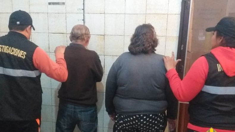 Los estafadores detenidos.&nbsp;