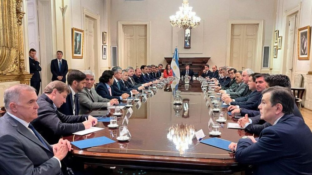 Gobernadores provinciales junto al presidente Javier Milei.