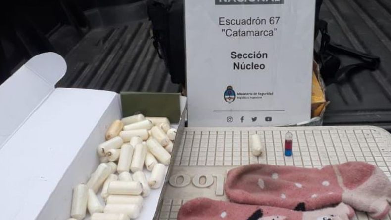 Salieron de Jujuy transportando cápsulas de cocaína: algunas ingeridas y otras ocultas en medias