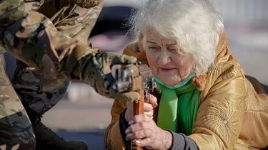 Se aprobó en Ucrania el estado de emergencia, y un proyecto que permite a los civiles portar armas de fuego.