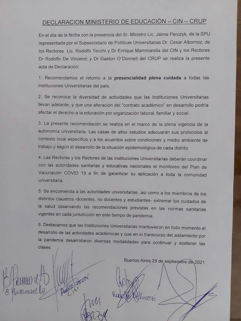 Convenio entre el Ministerio y las Universidades con Rodolfo Tecchi presente