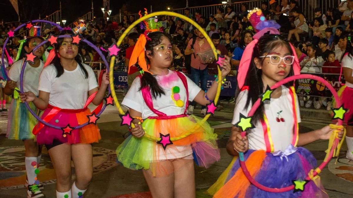 Desfile Bienvenida Primavera de la Fiesta Nacional de los Estudiantes.