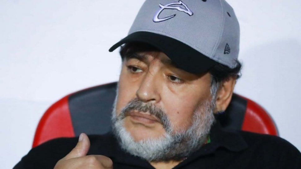 gimnasia de la plata hizo una oferta a maradona para que sea su nuevo dt