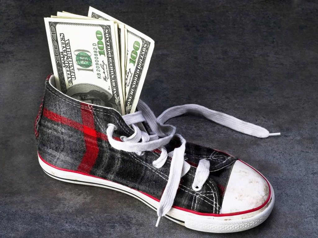 Dinero en el zapato