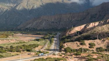 Traslado de camiones: habrá cortes y restricciones entre Purmamarca y Susques Traslado de camiones: habrá cortes y restricciones entre Purmamarca y Susques
