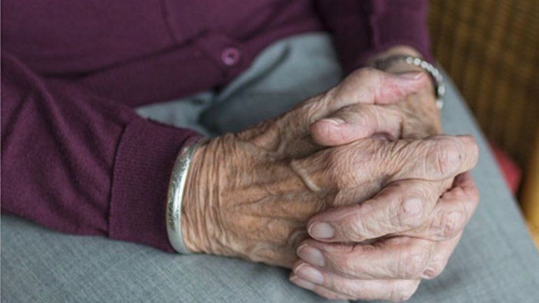 Los adultos mayores precisan mayores cuidados por ser parte de la población de riesgo.
