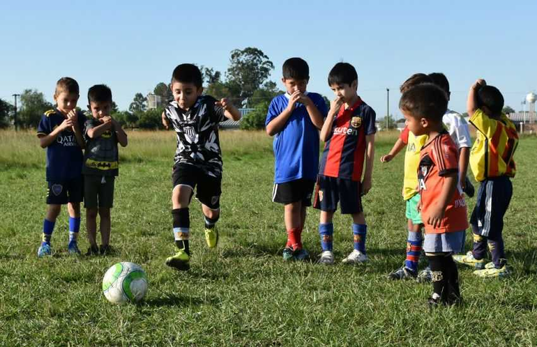 Niños haciendo deporte, png