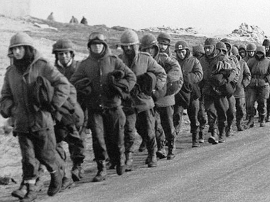 Soldados marchando