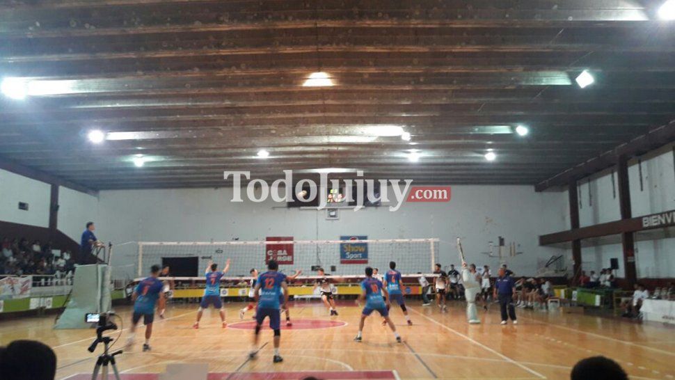 Jujuy Vóley le ganó a La Calera en un emotivo partido y no afloja