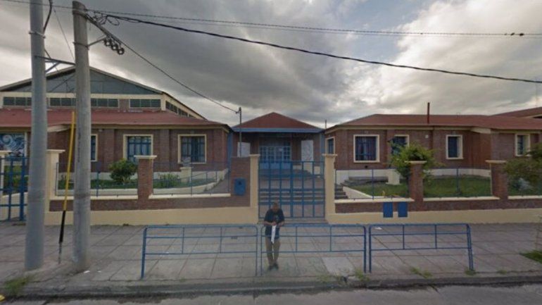 El alumno asiste al Centro Polivalente de Arte.