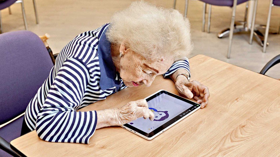 Todo Jujuy | abuelo-tablet.jpg