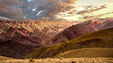 Se presenta como un encantador mirador natural ubicado sobre la Ruta Provincial N°73.&nbsp;