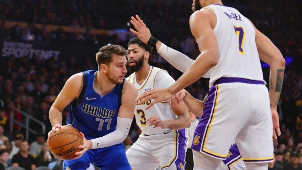 Susto en la NBA: Tremendo golpe de Luka Doncic
