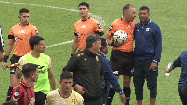 Lucas Comesaña - Árbitro de Gimnasia de Jujuy vs Deportivo Madryn