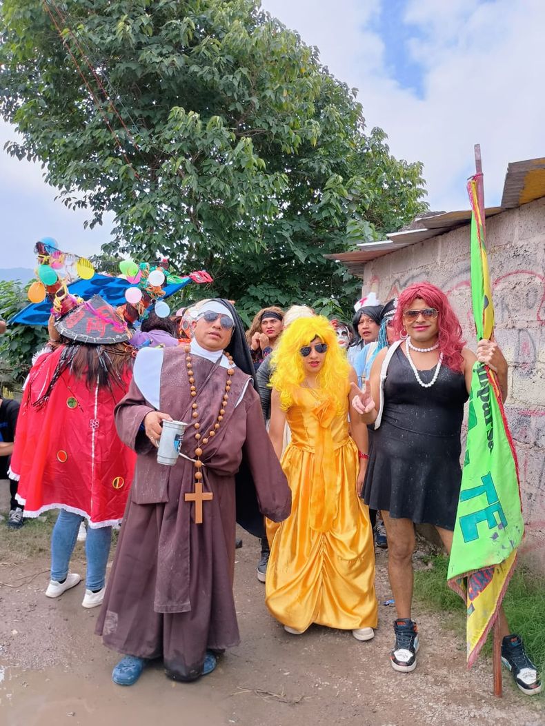 Carnaval de Flores a pleno en barrio El Chingo